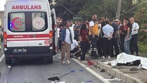 Düzcede fındık işçilerini taşıyan araç tırla çarpıştı; 4 ölü, 8 yaralı