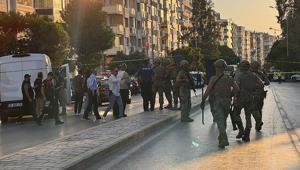 İzmirde bankada rehin alma iddiası Bölgeye ekipler sevk edildi