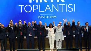 4 belediye başkanı AK Partiye katıldı: Rozetlerini Cumhurbaşkanı Erdoğan taktı