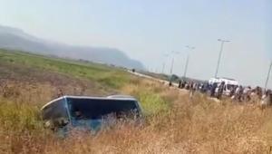 Halk otobüsü tarlaya uçtu: 1 yaralı