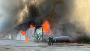 Antalyada depo yangını Çok sayıda ekip sevk edildi