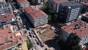İstanbul Bahçelievlerde 5 katlı binanın istinat duvarı çöktü