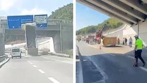 Çekmeköyde hafriyat kamyonu üst geçide çarptı Dorse yola devrildi