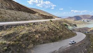 Erzurumda gizemli yol Motor kapalı araçlar yokuş yukarı çıkıyor