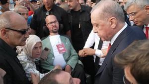 Cumhurbaşkanı Erdoğan otobüsü durdurup yanına gitmişti Engelli genç konuştu: Unutamayacağım bir andı