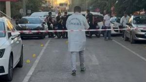 Batmanda cadde ortasında kavga 2si yoldan geçiyordu... 3 kişi yaralandı