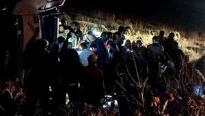 Karsta kaza Saman balyası yüklü kamyonet devrildi