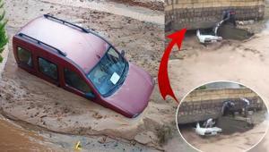 Üç kenti sağanak vurdu Araçlar çamura gömüldü, sularına kapılan otomobildekiler son anda kurtarıldı