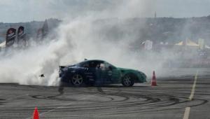 Tekirdağ’da drift festivali nefes kesti 120 özel araç piste çıktı, ortalık dumanla kaplandı