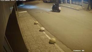 Üzerine çöp poşeti geçirip ateşe verdi Korkunç kundaklama anı kamerada