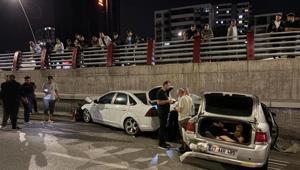 Kayseride 3 otomobilin birbirine girdi 2 yaralı
