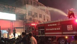 Galibiyet kutlaması faciaya dönüşüyordu 3 iş yeri ve 1 araç yandı
