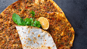 Buz gibi ayranla iyi gider: Çıtır lahmacunun püf noktaları Ev yapımı çıtır lahmacun tarifi