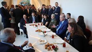 Cumhurbaşkanı Erdoğan New Yorkta uğradığı kafede vatandaşlarla sohbet etti