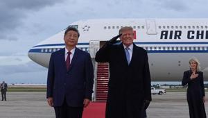Terminatör zirvesi Trumpın Xiyi karşıladığı törene damga vuran anlar