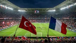 MİLLİ MAÇ TÜRKİYE MAÇI HANGİ KANALDA İŞTE İLK 11: Türkiye - Fransa Uluslar Ligi maçı saat kaçta, hangi kanalda Milli maç canlı izle