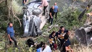 Tuncelide kaza Araç çay kenarına devrildi