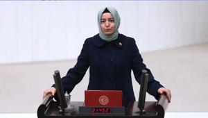 Fatma Betül Sayan Kaya AK Partideki tüm görevlerinden istifa etti