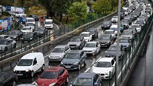 Haftanın ilk iş gününde İstanbulda trafik felç Yoğunluk yüzde 72yi gördü
