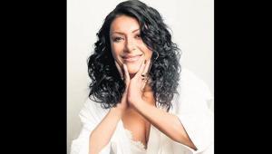 Özlemini şarkılarıyla anlattı