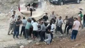 Diyarbakırda meydan savaşı gibi kavga Araçla kalabalığın arasına daldı