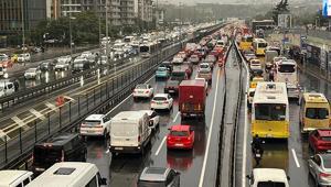 İstanbulda iş çıkışı trafik yoğunluğu yüzde 85e çıktı