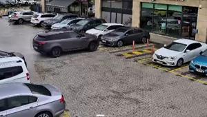 Çekmeköyde iki aracın kafeye girdiği kaza kamerada