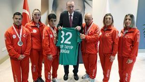 Cumhurbaşkanı Erdoğan, Türkiye Özel Sporcular Spor Federasyonu temsilcilerini kabul etti