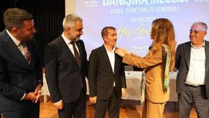 CHP’den AK Parti’ye 6 isim birden Ataşehir’de rozetler takıldı
