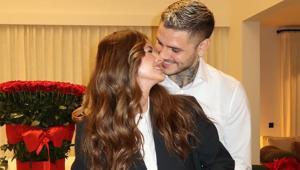 Aşk tam gaz devam ediyor Icardi ve nişanlısı China Suarezden ayna karşısında romantik pozlar