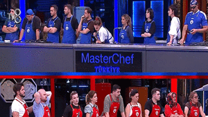 MasterChef Türkiyede haftanın ilk takım oyununu kim kazandı MasterChef Türkiye Sokak Lezzetleri konseptinde Mavi - Kırmızı hangi takım yendi