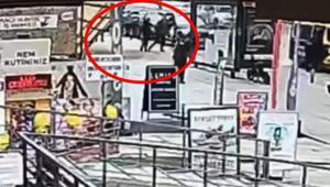 Bağdat Caddesi’nde korku dolu anlar İkiz kardeşlerin üzerine devrildi