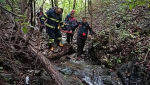 Artvinde feci kaza: Otomobil uçuruma yuvarlandı Sürücü Kemal Çevik hayatını kaybetti