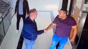 Kamu kurumunda hayat kurtaran tokalaşma Resmi işlem için geldi, ölümden döndü