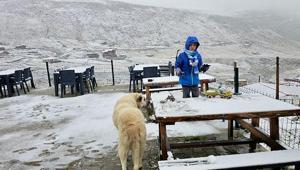 Hava bir anda değişti Sağanak yerini kara bıraktı