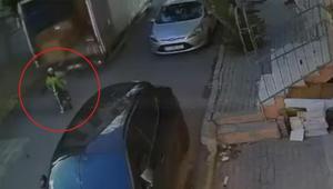 Avcılarda korkunç anlar kamerada Yolda yürüyen kadına çarpan kamyonet can aldı