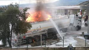 Akaryakıt istasyonunda faciadan dönüldü Tankerden tankere sıçrayan alevlerde 1 kişi yaralandı
