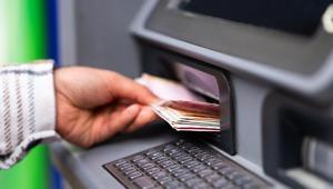 Hesabında sadece 3 dolar vardı ATMnin açığını keşfetti, 4 ayda milyoner oldu