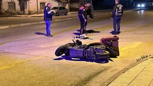 Çorumda ‘Dur ihtarına uymayan motosiklet polis memuruna çarptı