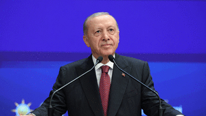 Son dakika... İzmir AK Partiye geçti Cemil Tugayın AK Parti rozetini Cumhurbaşkanı Erdoğan taktı