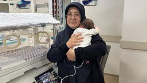 3 milimetrelik damardan hayata tutundu Anne karnında 6 kez kan verildi