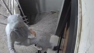 Komşusunun kapısına zarar vermişti Serbest kaldı, 3 gün sonra aynı adrese dönüp dehşet saçtı