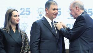 Erdoğan, Cemil Tugay’a rozetini taktı İzmir’de yeni bir dönem başlıyor