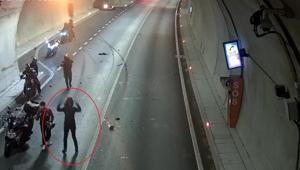 Tünelde feci kaza kamerada Eşinin öldüğü, oğlunun yaralandığı kazaya tanık olunca sinir krizi geçirdi