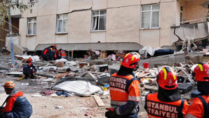 İstanbulda çöken bina sonrası gözaltılar başladı