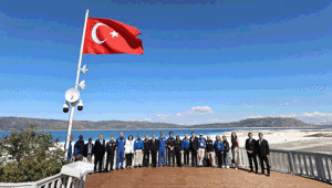 Bakan Kacır, Türk ve yabancı astronotlar ile Salda Gölünde Bilim Merkezi açtı
