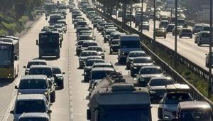 Haftanın son gününde İstanbul kilit Trafik yoğunluğunu yüzde 80e ulaştı