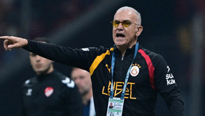 Galatasaray Yardımcı Antrenörü İrfan Saraloğlundan hakem tepkisi: Birileri yardım mı edecek