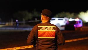 Manisada yol kenarında alev alan otomobilden erkek cesedi çıktı