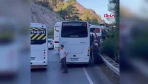 Antalyada tur midibüsü ile 2 otobüs çarpıştı: 10 yaralı